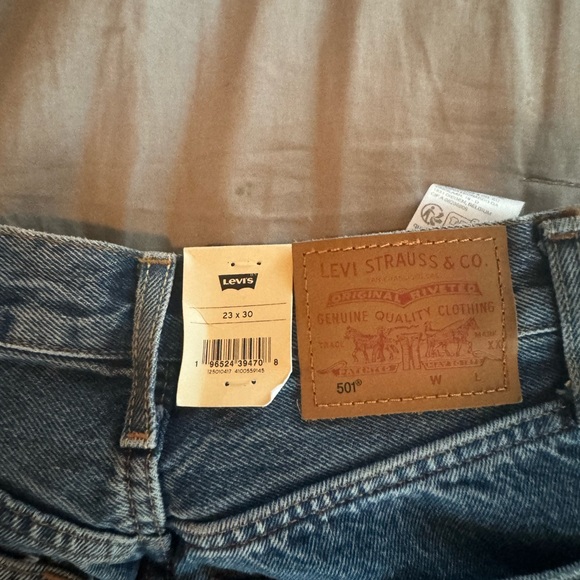Levi Straight Leg 501 Jeans - Picture 6 of 6